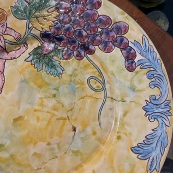 Italian Plate with Cherub and grapes - Picture 4 of 5